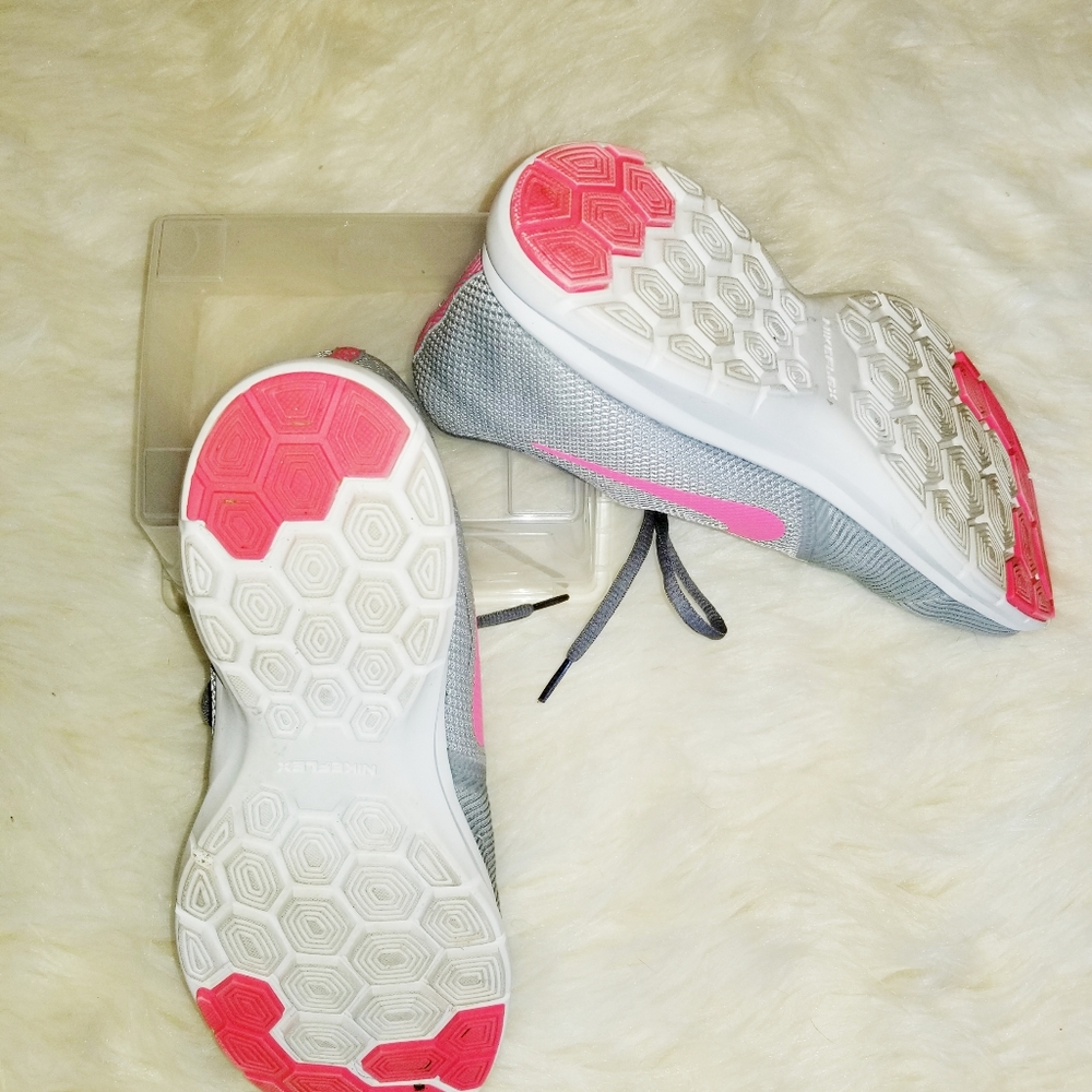 EUC Nike Women's Shoes - Picture 3 of 4
